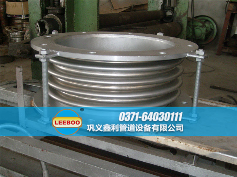 大口徑波紋<a href=http://m.wa775i18.cn target=_blank class=infotextkey>補(bǔ)償器</a>車間圖